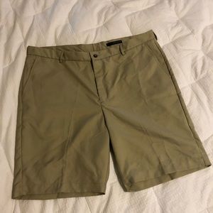 Men’s Greg Norman Khaki Golf Shorts Size 42